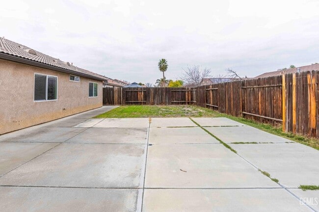 Building Photo - Southwest Home