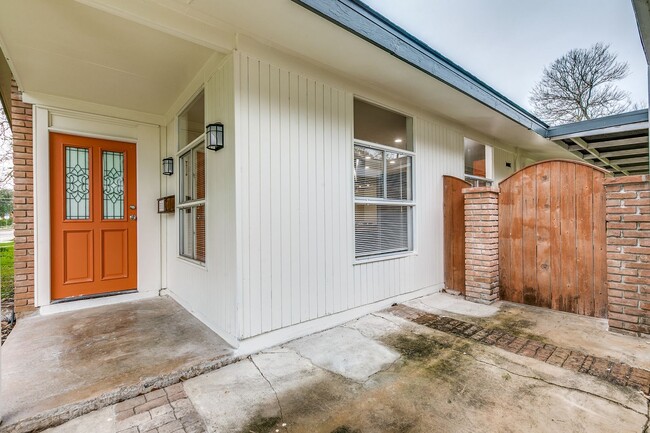 Building Photo - MID-CENTURY MODERN IN BEL MEADE