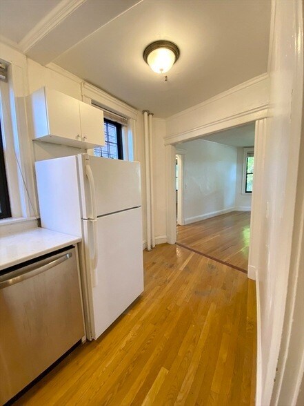 Building Photo - 122 Riverway