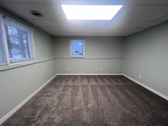 Building Photo - Rockford Schools!  4-Bedroom Duplex