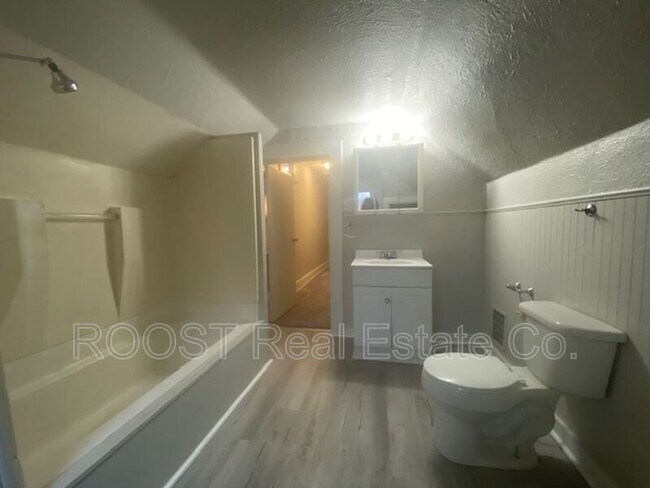 Building Photo - 105 Rockwood Ave