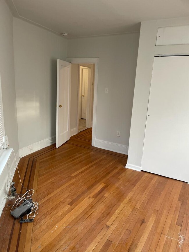 Building Photo - 337 3rd St