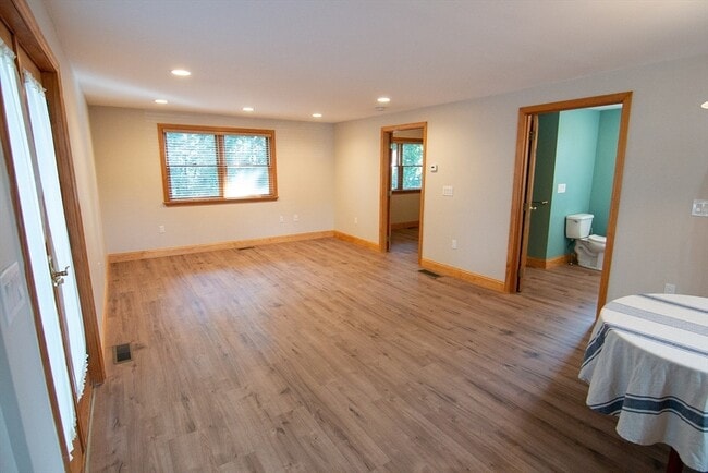 Building Photo - 6 Wildwood Ln