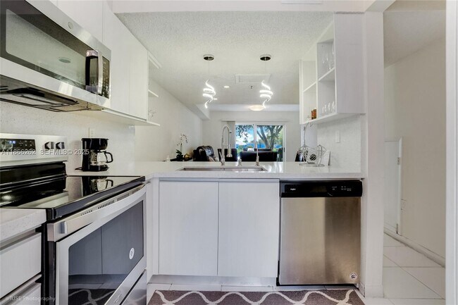 Building Photo - 221 Riviera Cir