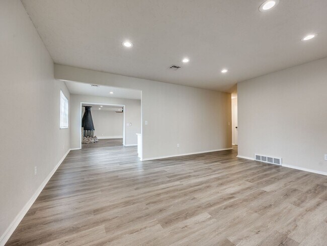 Building Photo - Newly Remodeled 3 Bed Home Near Lake Hefner | Screened Porch + 2 Living Areas
