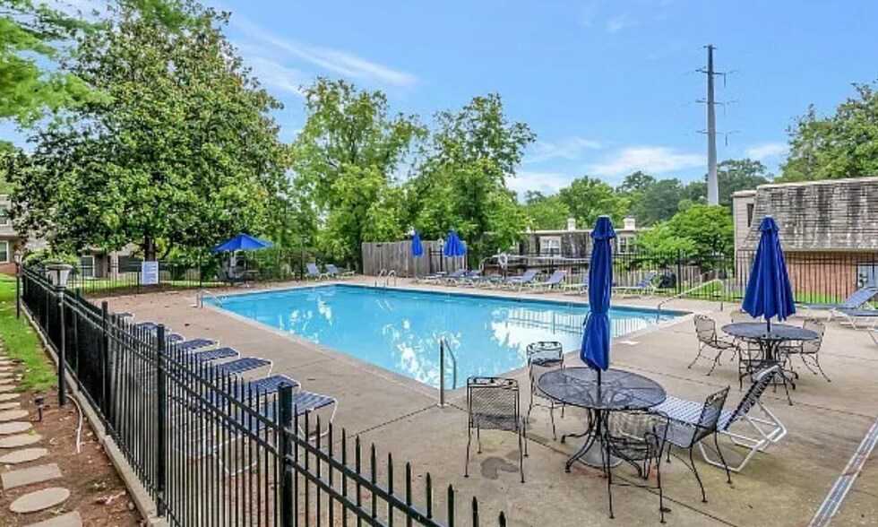 Building Photo - 3000 Hillsboro Pike