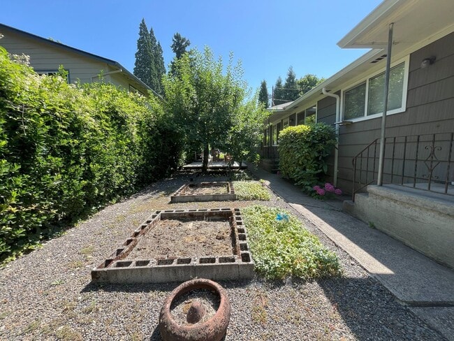 Building Photo - Cozy 1-Bedroom Apartment with Natural Light & Outdoor Living-Single level, feels more like a home...