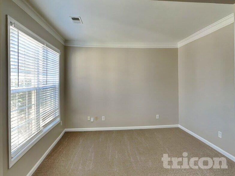 Building Photo - 960 Maple Leaf Dr