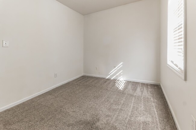 Building Photo - GREAT PRICE! Move-In Ready 3-Bedroom Home Near Camp Lejeune