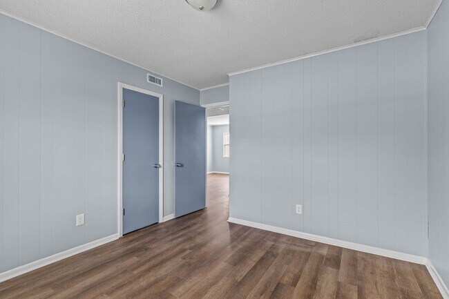 Building Photo - 107 Ravenwood Dr