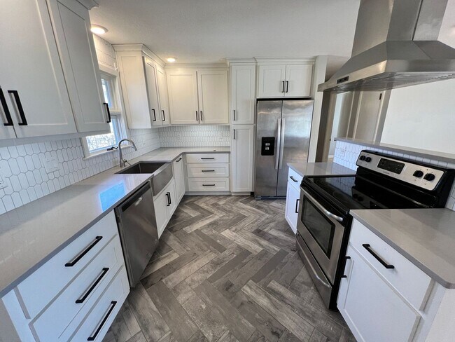 Building Photo - 3-Bed, 2-Bath Home with Garage & Spacious Backyard!