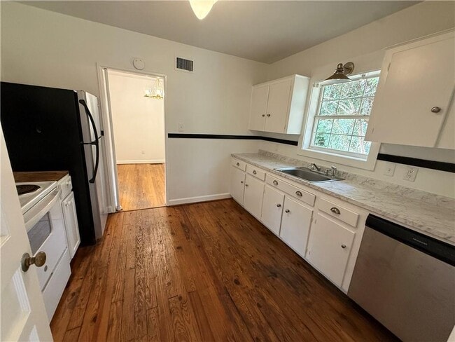 Building Photo - 126 Batre Ln