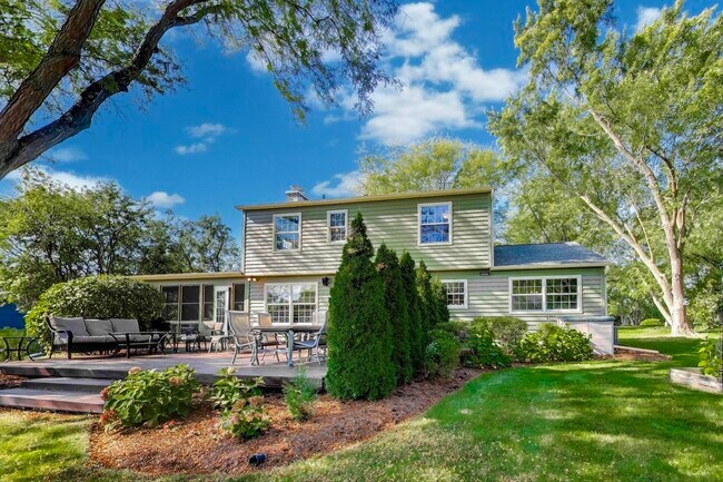 Building Photo - 21301 N Woodland Ave