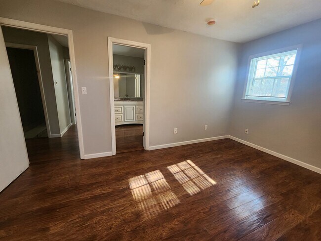 Building Photo - 3 Bedroom 2 Bath home in Newnan, GA Large Wooded Lot - Rural Setting