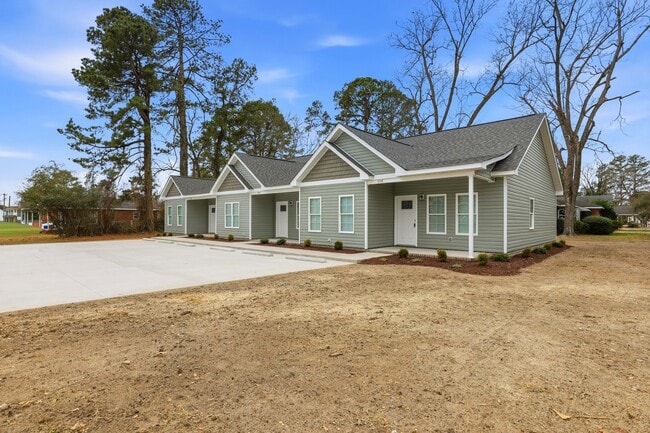 Building Photo - 111 N Mill St