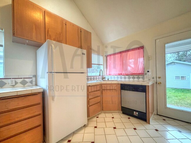 Building Photo - Downriver Bungalow