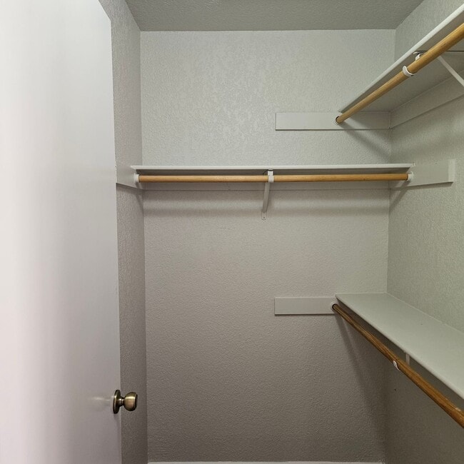 Building Photo - Solar home for Rent!