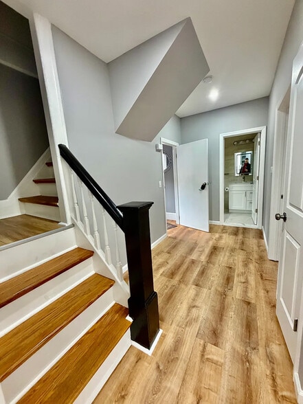 Building Photo - 33 Moulton Ave