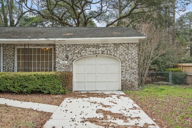 Building Photo - 3BR/2BA Home with Fireplace and Fenced Yard in Mt Pleasant