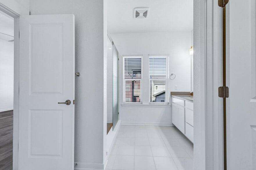 Building Photo - 1964 W 166th Dr