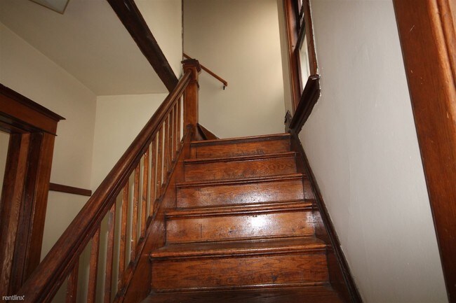 Building Photo - 5 br, 2 bath House - 615 Village St