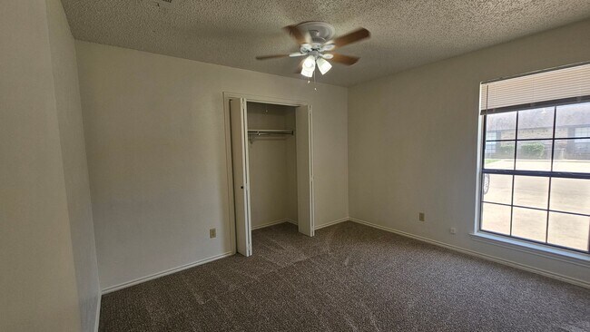 Building Photo - 544 E Windsor Dr