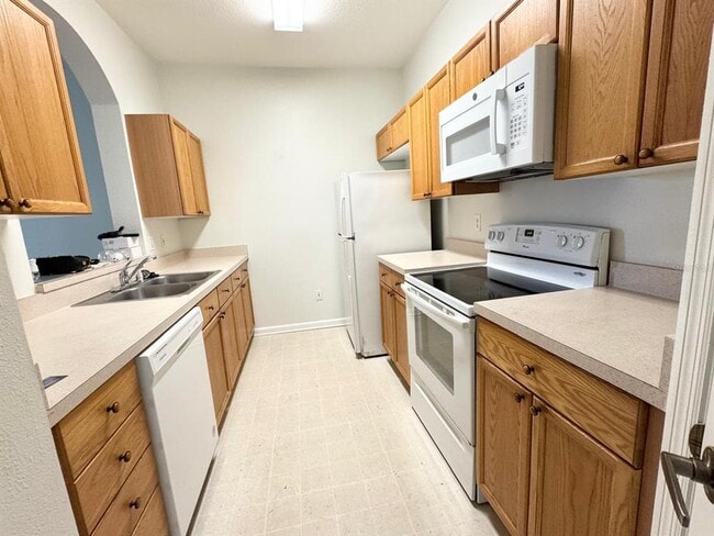 Building Photo - 8101 Coconut Palm Way