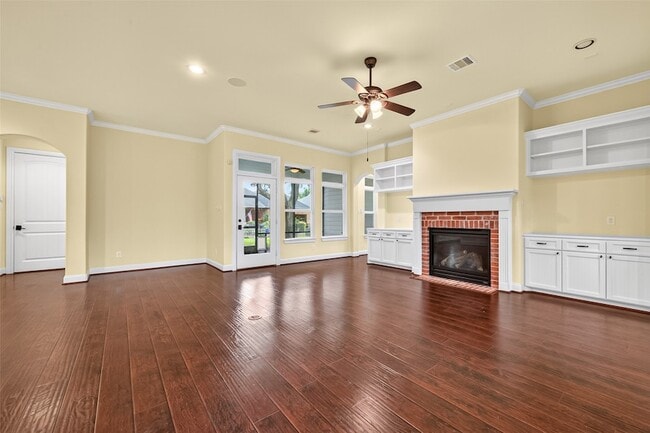 Building Photo - 4727 Lake Village Dr