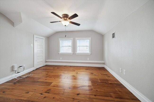 Building Photo - 409 Pecore St