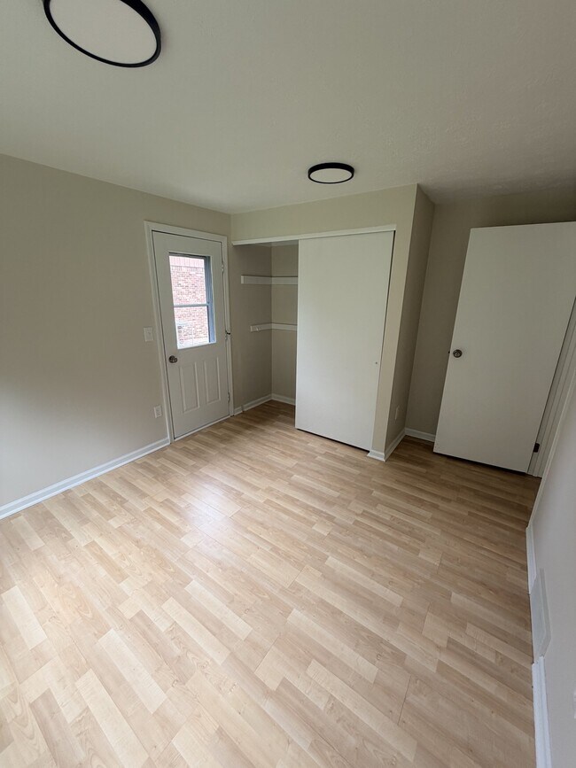 Building Photo - 27 Hillbridge Cir