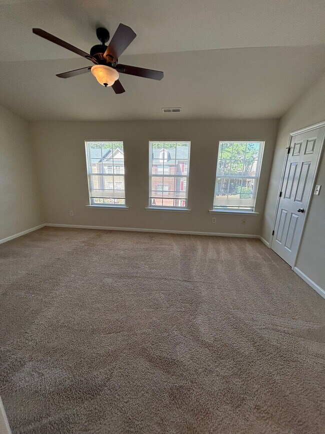 Building Photo - 108 Gallent Hedge Trail