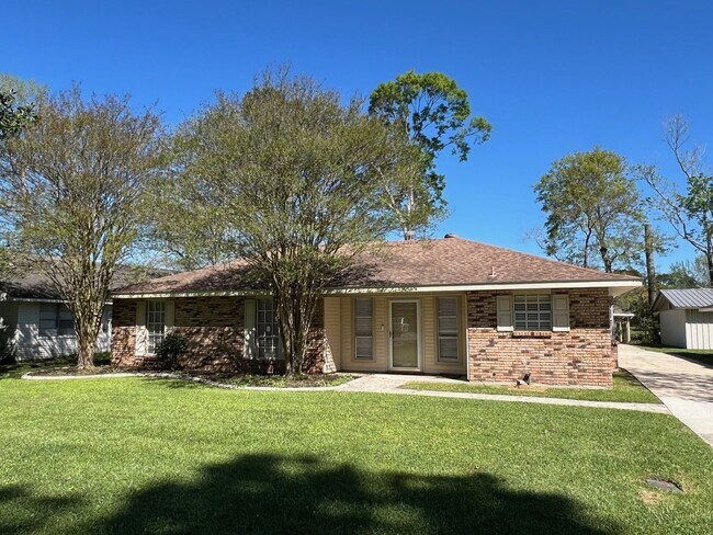 Building Photo - Shadow Bluff