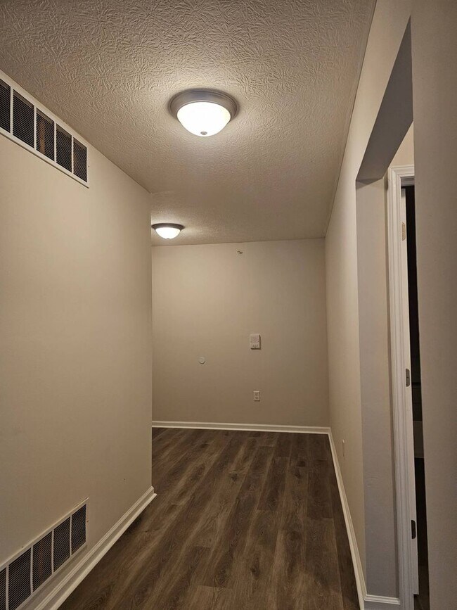 Building Photo - Hidden Springs II Condos