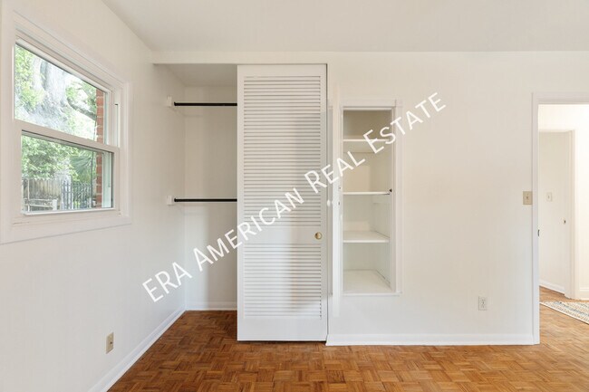 Building Photo - 305 Meggs Dr NE