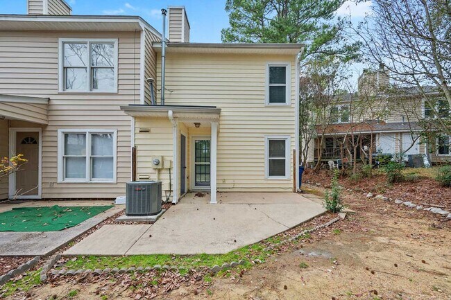 Building Photo - Convenient location