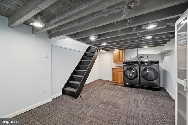 Building Photo - 1039 W Russell St