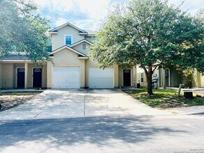 Building Photo - Newly Renovated Town-home