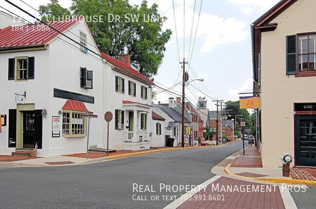 Building Photo - 125-O Clubhouse Dr SW Unit-4