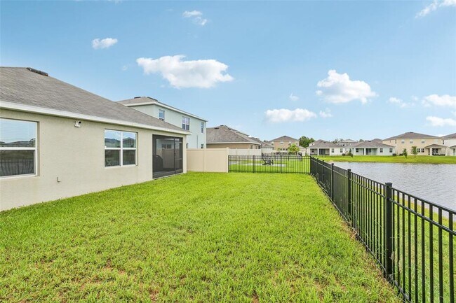 Building Photo - 15825 Mauvewood Ave