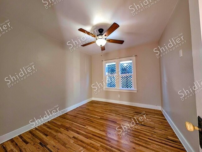 Building Photo - Upgraded Bungalow with Garage