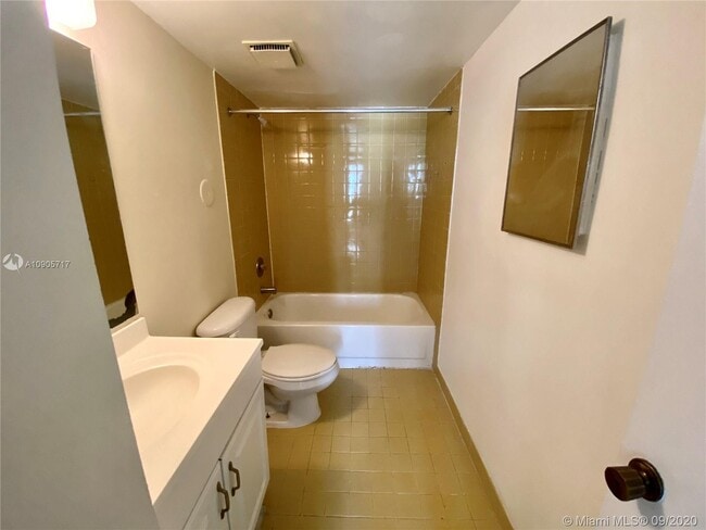 Building Photo - 9686 Fontainebleau Blvd