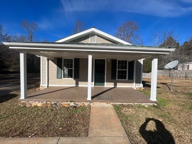 Primary Photo - Available NOW! Cute home on 0.75 acres!
