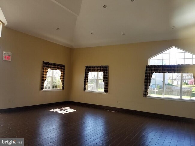 Building Photo - 312 Quinton Oaks Cir