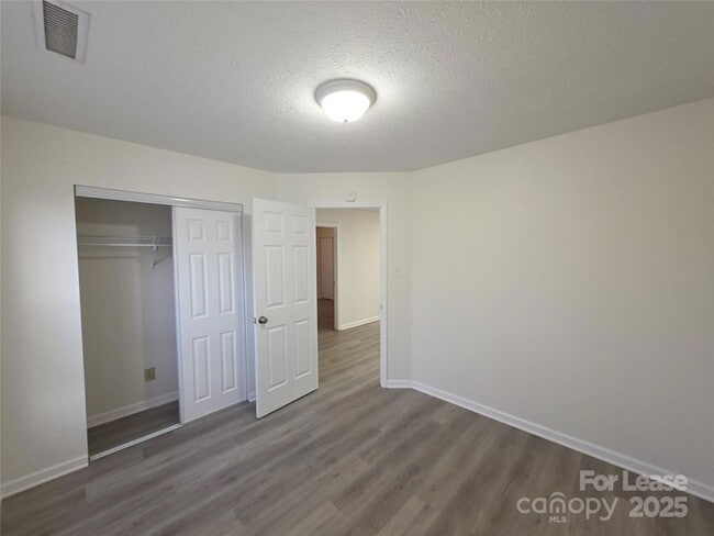 Building Photo - 7014 Sycamore Grove Ct