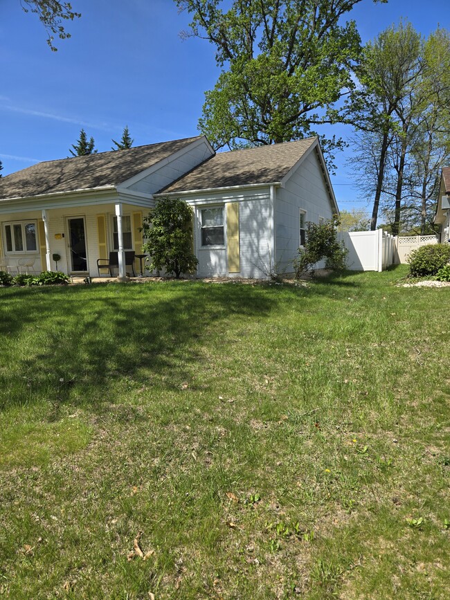 Building Photo - 16 Elridge Ln