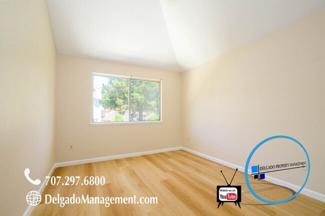 Building Photo - Completely remodeled Glen Cove 5 bed home