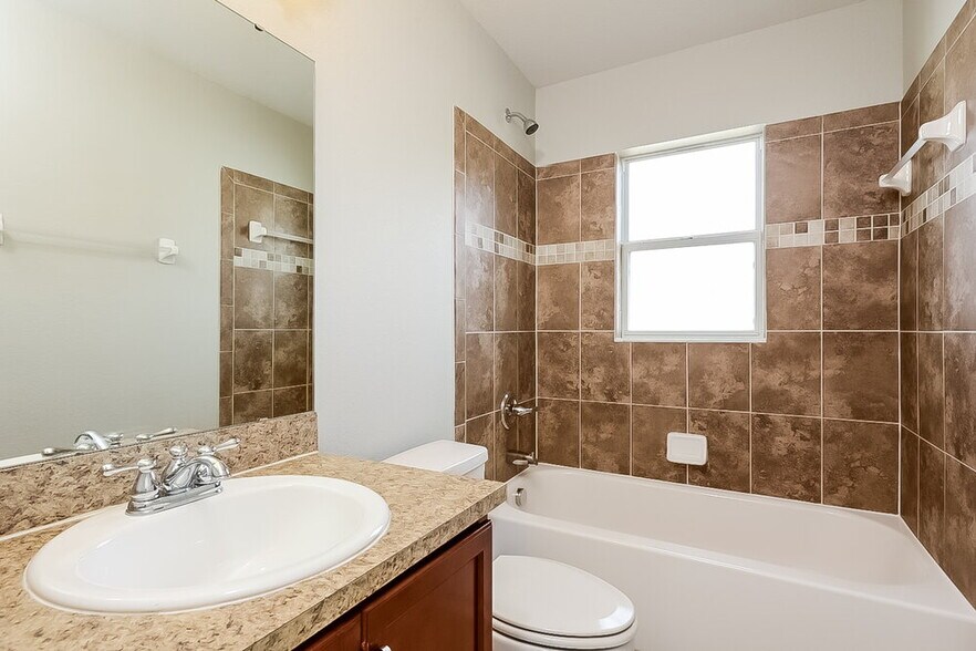 Building Photo - 6400 Twin Bridges Dr