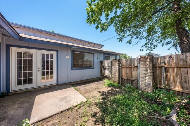 Building Photo - 1111 W Rundberg Ln