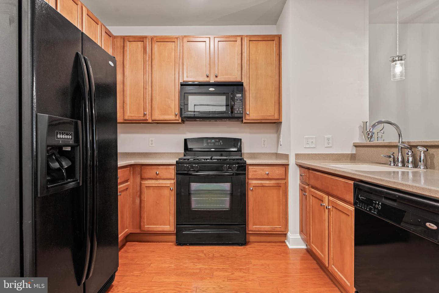 Building Photo - 200 W Elm St