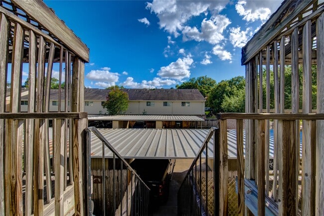 Building Photo - 12973 Trail Hollow Dr